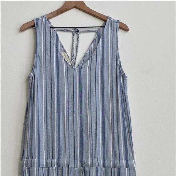 Cloth & Stone Striped Tie Back Rayon Linen Blue romper
Jumpsuit pants Size Large - Picture 6 of 15